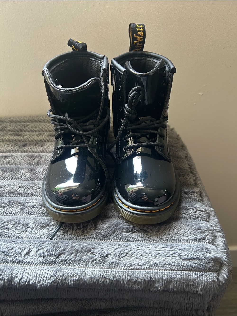 Dr. Martens Kids Black Patent Lace-Up Ankle Boots